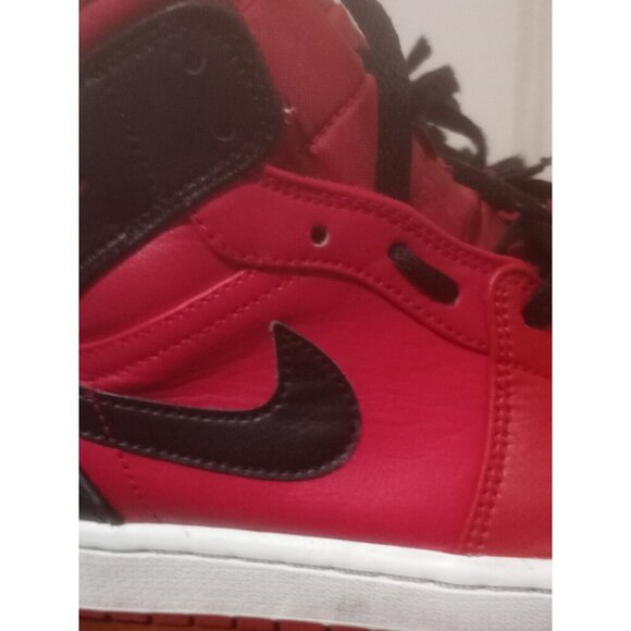 Size 8.5 Nike Air Jordan 1 Mid Bred Black Red 554724-660 Men Retro OG main image 5